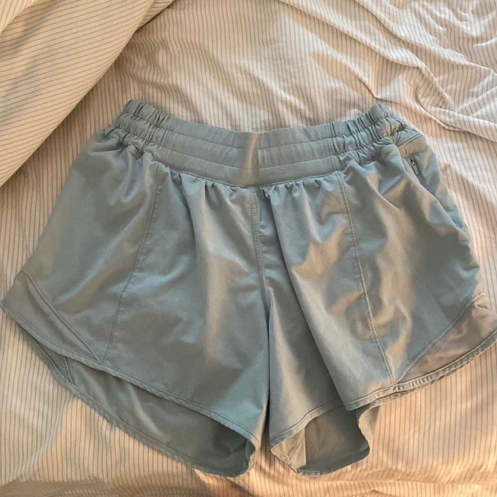 Lululemon 4 inch hotty hot